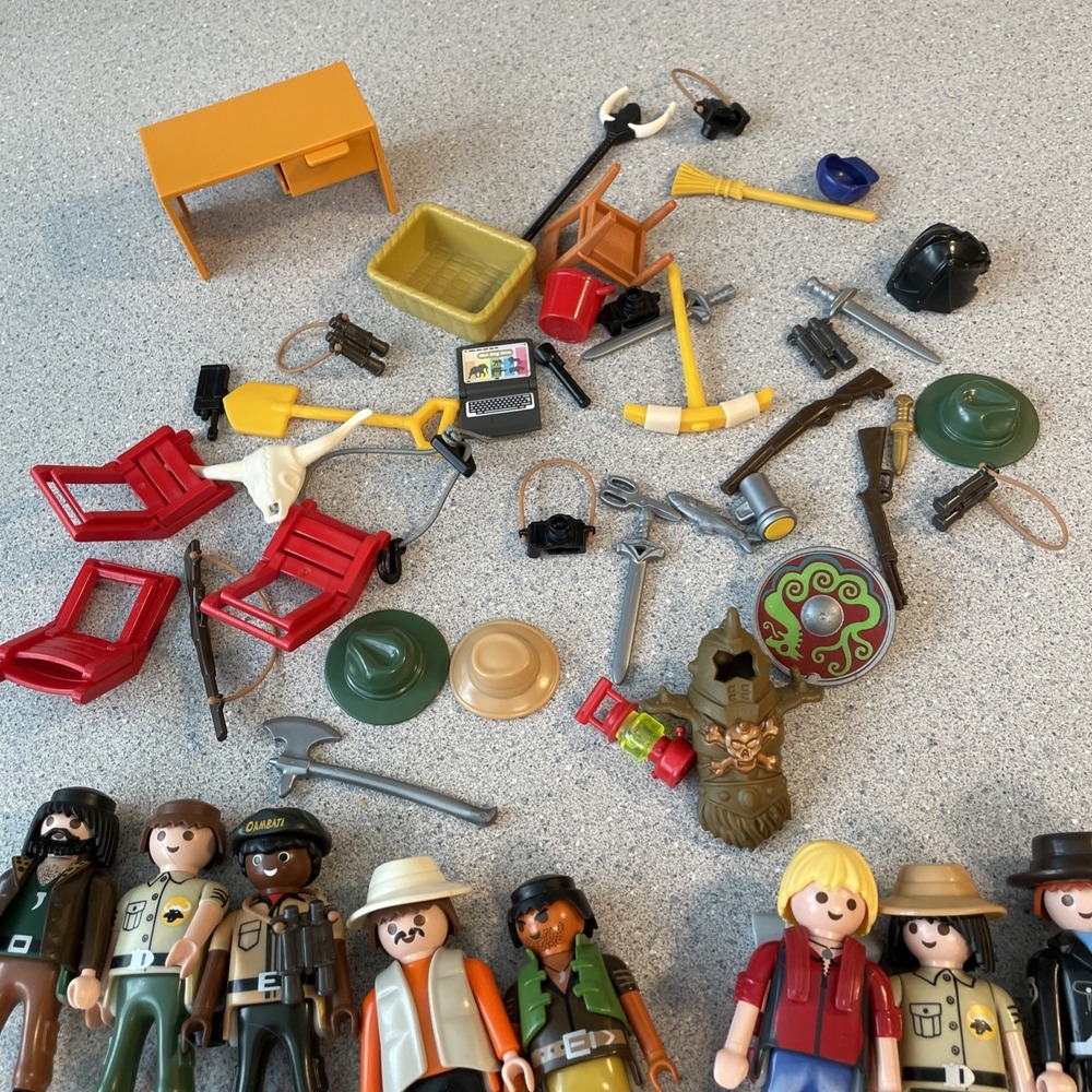 Large LOT Of Playmobil Accessories and people Hats Weapons Zoo Keeper Safari - Picture 5 of 7